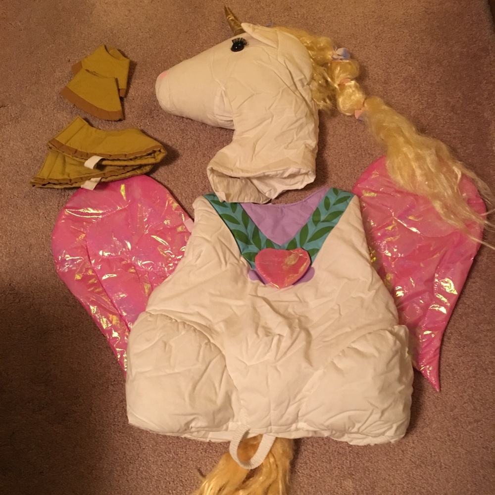Children’s Unicorn 🦄 Halloween costume. EUC small